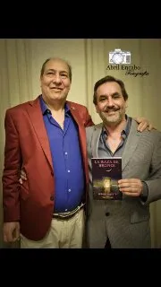Presentación la Raza de bronce en Salón