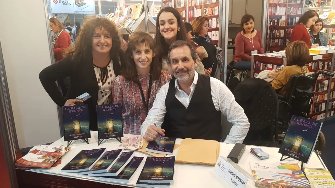 Presentación Raza de bonce en Feria del libro